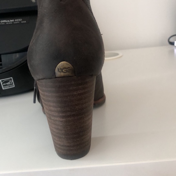 UGG Boots - Picture 6 of 7